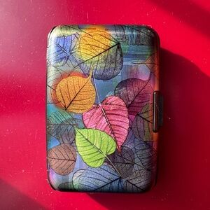 NWoT Hard case Wallet Credit Cards Holder Autumn Leaves print, Like new